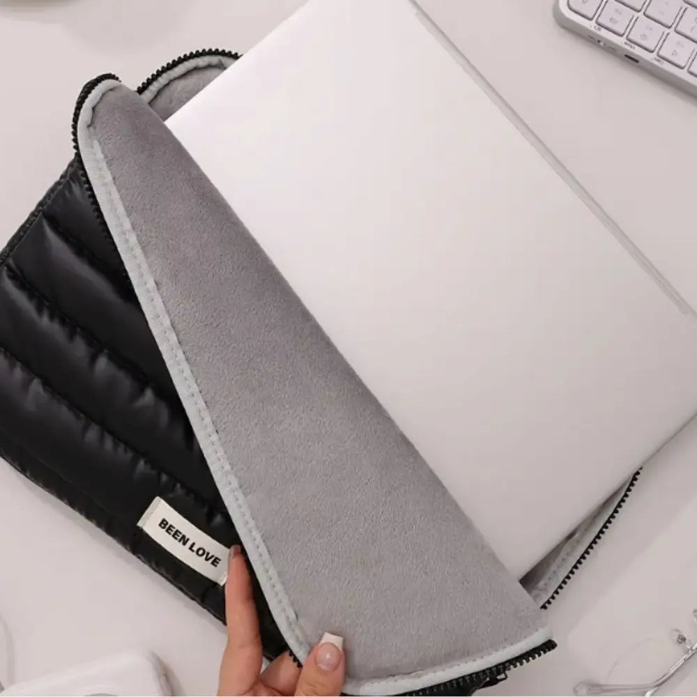 Housse_ordinateur_matelassee_noire_interieur_doublure