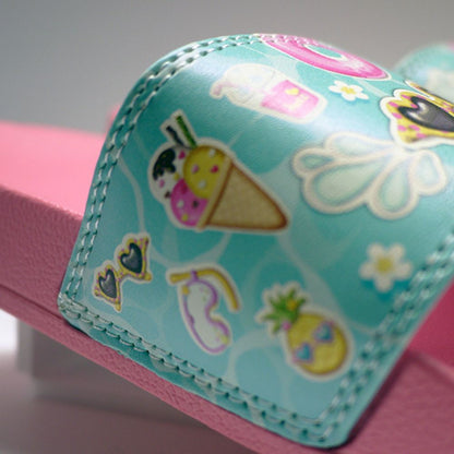 Claquette_fille_pool_party_zoom_motifs