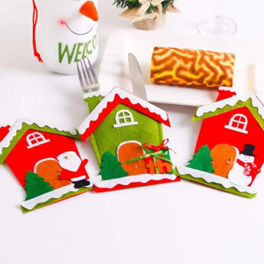 Housse_de_couverts_maison_rouge_et_vert_table_fourchette_et_couteau